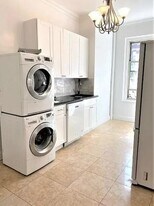 77 W 85th St in New York, NY - Building Photo