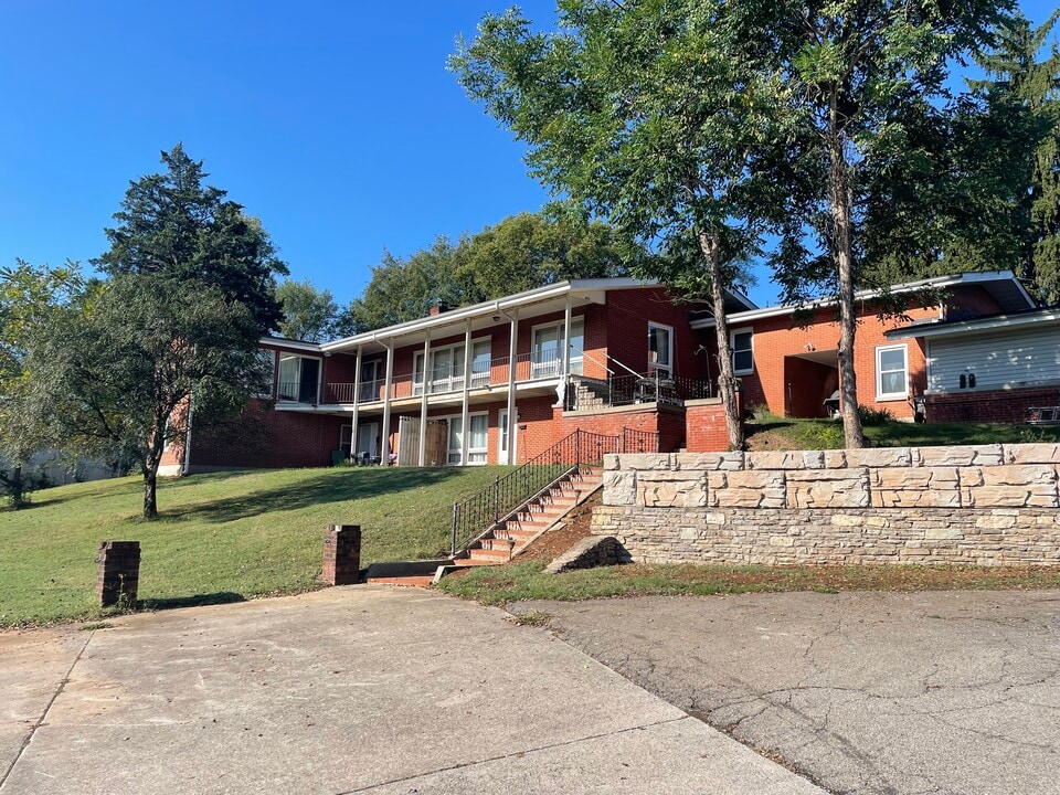 407 W Stephen Foster Ave, Unit Apt 1 in Bardstown, KY - Building Photo