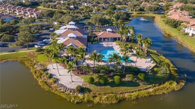 3009 Driftwood Way in Naples, FL - Foto de edificio - Building Photo