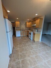 917 W Ellendale Ave in Dallas, OR - Building Photo - Building Photo