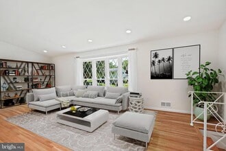 6607 Lone Oak Dr in Bethesda, MD - Building Photo - Building Photo