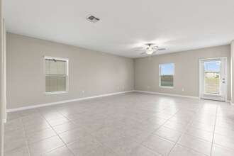 31603 Barrel Wave Way in Zephyrhills, FL - Building Photo - Building Photo