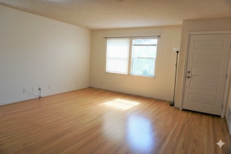 5677 Calpine Dr in San Jose, CA - Foto de edificio - Building Photo