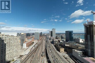 18 Yonge St in Toronto, ON - Building Photo - Building Photo