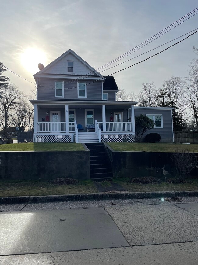 32 Oakland St, Unit #1 Upper Duplex