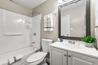 987 Collier Rd NW in Atlanta, GA - Building Photo - Building Photo