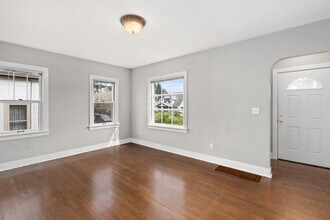 1011 E Nora Ave in Spokane, WA - Foto de edificio - Building Photo