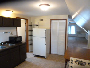 1206 Summer St, Unit Half in Burlington, IA - Building Photo - Building Photo