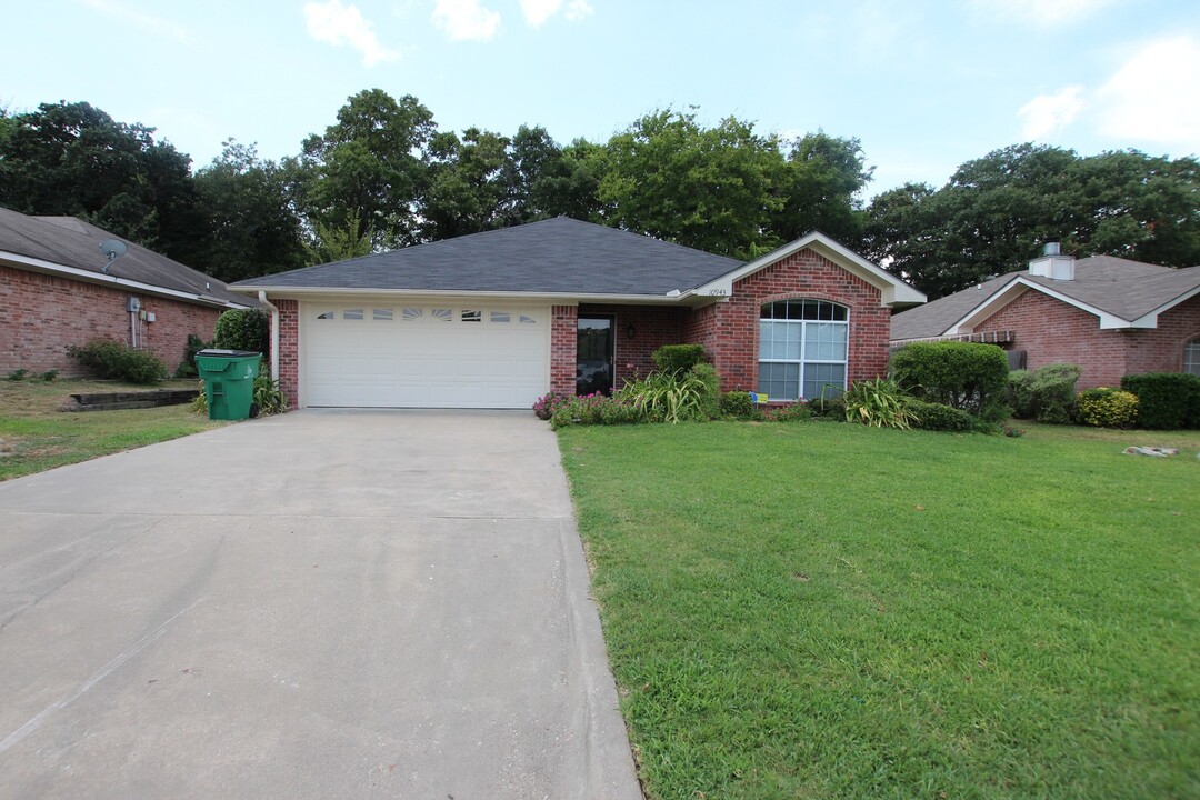 10943 Southern Trace Cir in Flint, TX - Building Photo