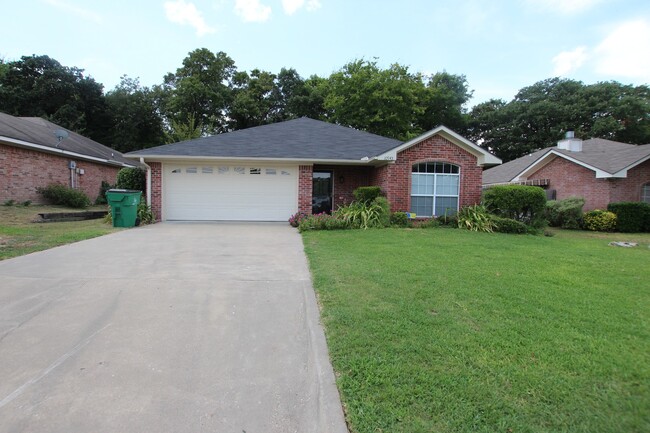 property at 10943 Southern Trace Cir
