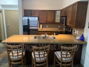 654-654 Cook Rd in Kelowna, BC - Building Photo - Building Photo