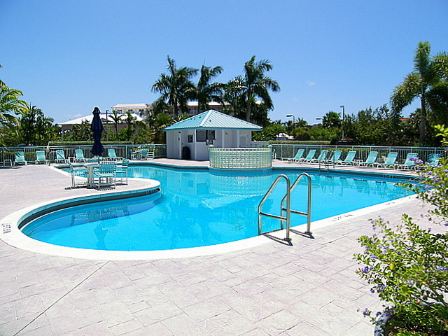 3635 Seaside Dr in Key West, FL - Building Photo