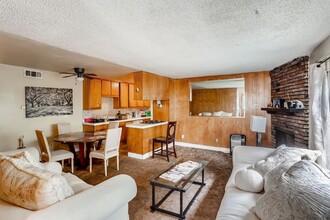 8116 Howe St in Paramount, CA - Building Photo - Interior Photo