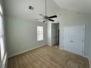 6185 Willow Pl, Unit 305 in Bealeton, VA - Foto de edificio - Building Photo