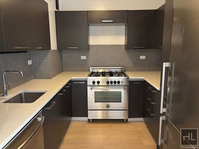 East 39th Street in New York, NY - Building Photo - Building Photo