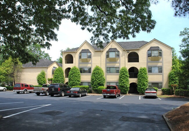 Garden Hills Apartments in Atlanta, GA - Foto de edificio - Building Photo