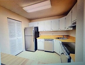 111 Lake Pine Cir in Greenacres, FL - Building Photo - Building Photo