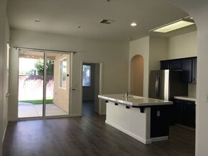 637 W Fontaine Ln in Clovis, CA - Building Photo - Building Photo