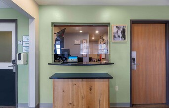 Furnished Studio-Lubbock - West in Lubbock, TX - Building Photo - Building Photo