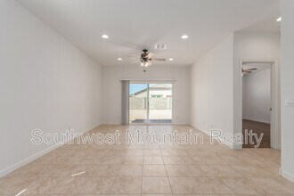 38210 W Excussare Wy in Maricopa, AZ - Building Photo - Building Photo