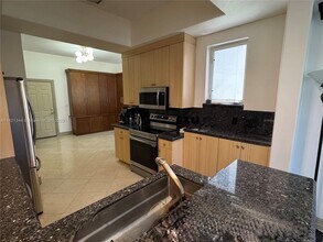 3016 NE 210th St in Aventura, FL - Building Photo - Building Photo