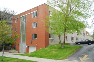 1620 N Marshall St in Milwaukee, WI - Foto de edificio - Building Photo