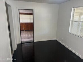 2334 Rogero Rd in Jacksonville, FL - Building Photo - Building Photo