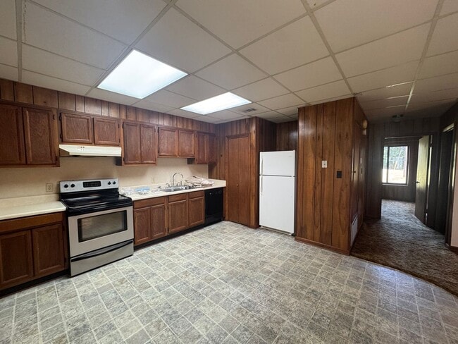 2337 Fillmore Dr in Marianna, FL - Building Photo - Building Photo
