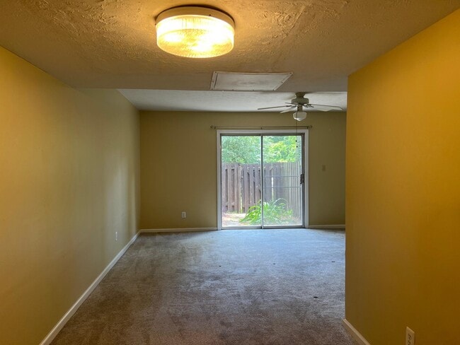 1625 Centerville Rd in Tallahassee, FL - Foto de edificio - Building Photo