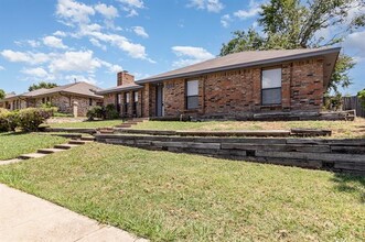 1215 N Slope in Carrollton, TX - Building Photo - Building Photo