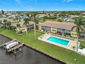 4613 SE 5th Ave in Cape Coral, FL - Building Photo