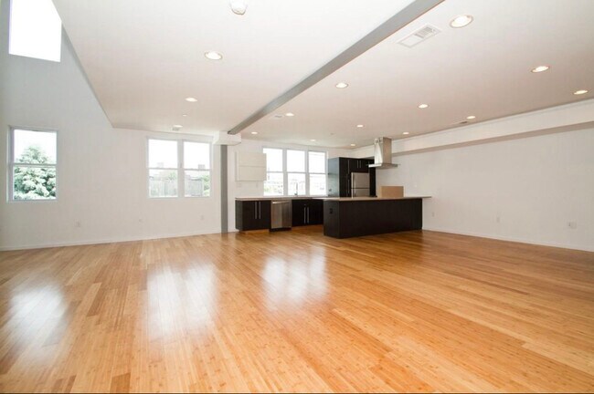 534 E Girard Ave, Unit 5