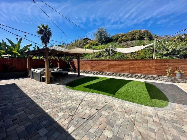2843 Emerald Dr
