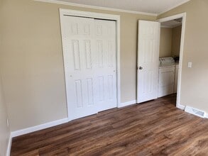 16 Kimberly St in Palmyra, ME - Foto de edificio - Building Photo