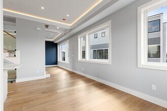 308 Newton St in Waltham, MA - Building Photo - Building Photo