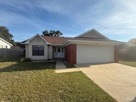 2715 Summertree Ln in Gulf Breeze, FL - Building Photo