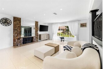 12115 Braemore Pl in Los Angeles, CA - Foto de edificio - Building Photo