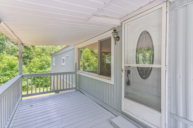 220 Lakeshore Dr in Mammoth Cave, KY - Building Photo - Building Photo