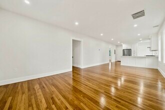 12 Whitford St, Unit 1 in Boston, MA - Foto de edificio - Building Photo