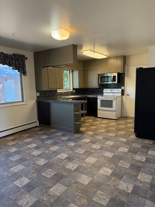 410 S Cedar St in Cortez, CO - Building Photo