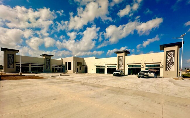 5001 Pecan Blvd in McAllen, TX - Foto de edificio - Building Photo