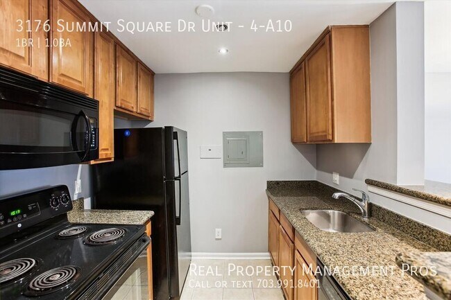 3176 Summit Square Dr in Oakton, VA - Building Photo - Building Photo