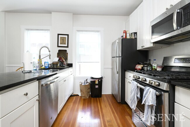 37 Magoun St, Unit 3 in Cambridge, MA - Building Photo - Building Photo
