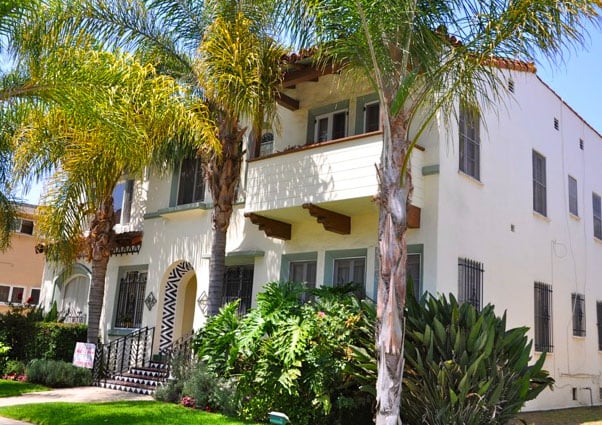325 Cochran Ave in Los Angeles, CA - Building Photo - Building Photo