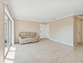 13693 Orange Sunset Dr, Unit 203 in Tampa, FL - Building Photo - Building Photo