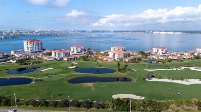 6051 Sun Blvd in St. Petersburg, FL - Foto de edificio - Building Photo