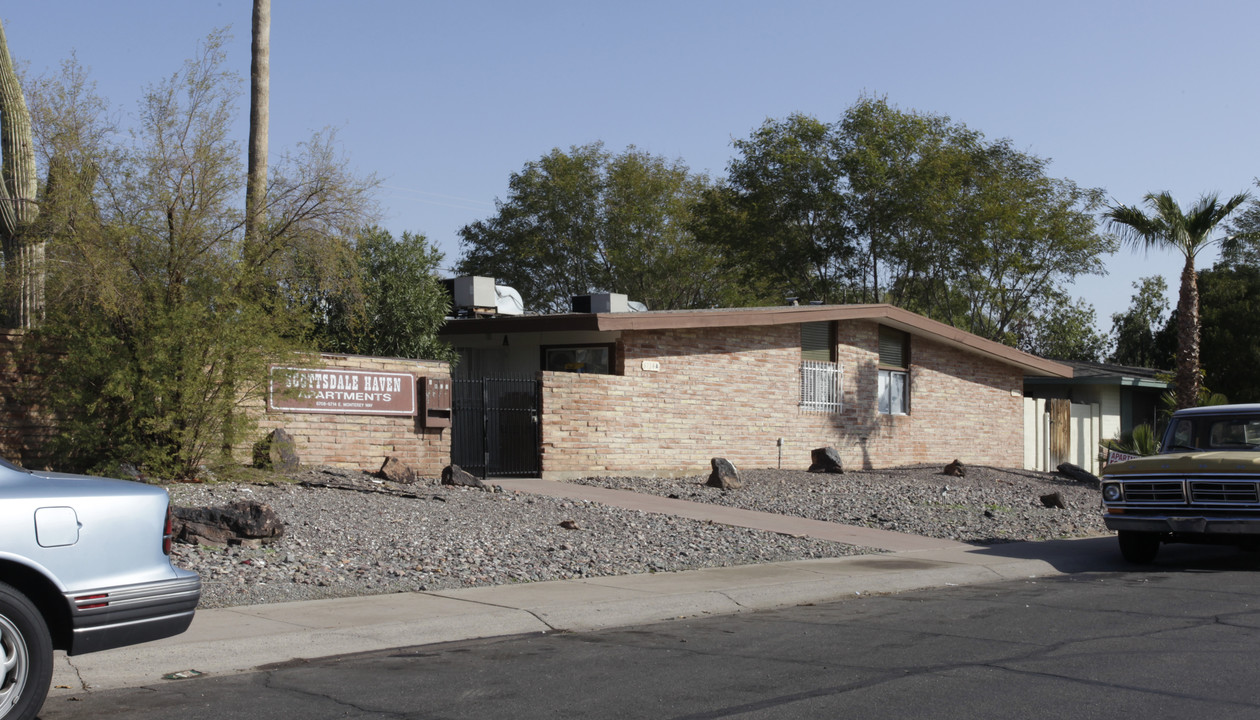 Holiday Park in Scottsdale, AZ - Building Photo