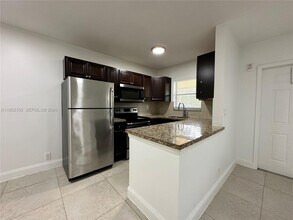 2640 NE 8th Ave in Wilton Manors, FL - Building Photo - Building Photo