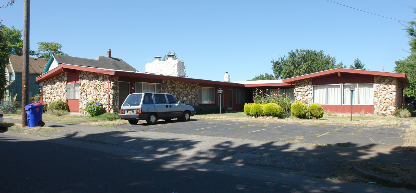 623-631 NE 74th Ave in Portland, OR - Building Photo