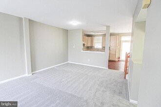 13014 Shamrock Glen Dr in Germantown, MD - Foto de edificio - Building Photo